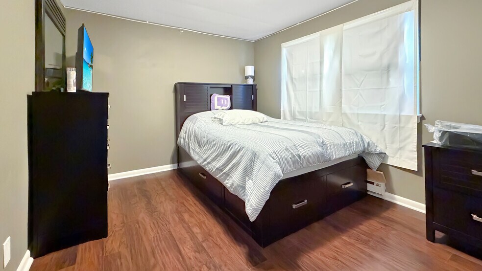 Building Photo - 154 Charlton Ave