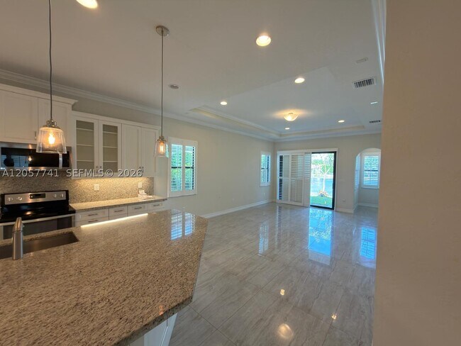Building Photo - 455 SW 113th Ln