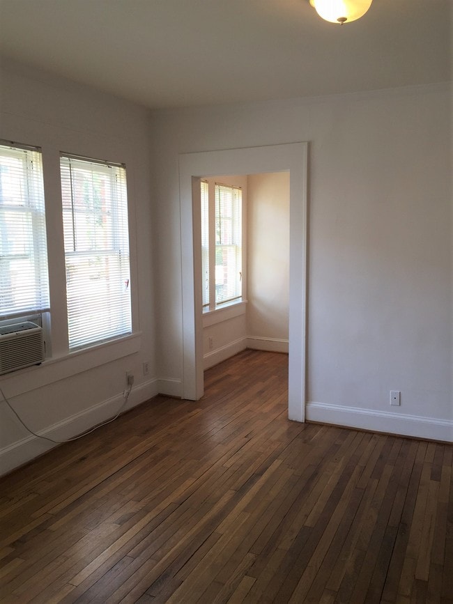 Building Photo - 674 Somerset Terrace NE