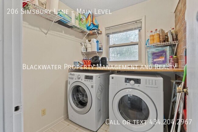 Building Photo - 206 Simsbury Ln