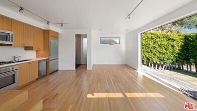 Building Photo - 705 Sunset Ave