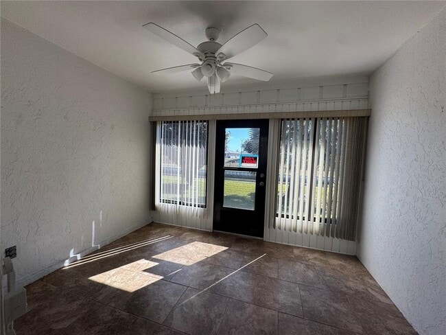 Building Photo - 2600 Lucerne Park Rd