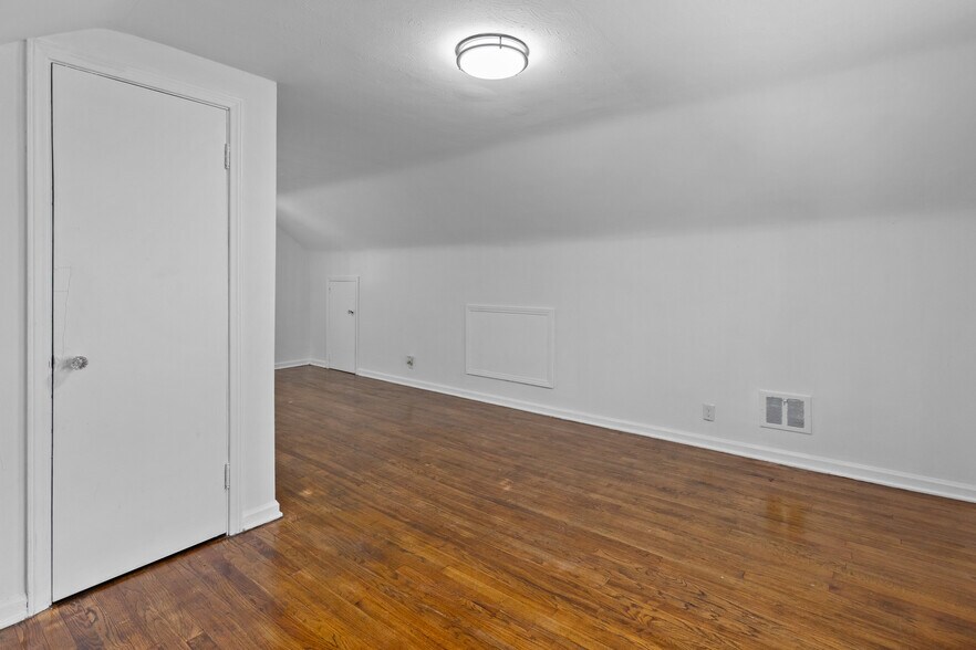Building Photo - 11336 Minock St