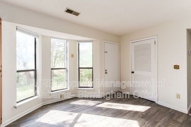 Building Photo - 2258 Cheshire Dr