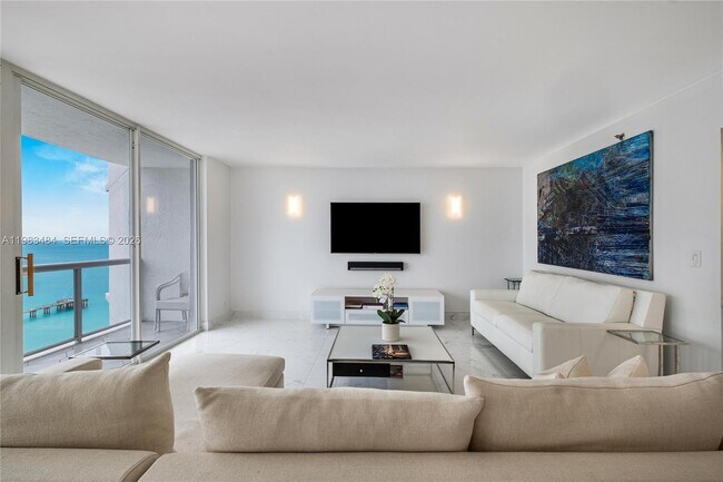 Building Photo - 16425 Collins Ave