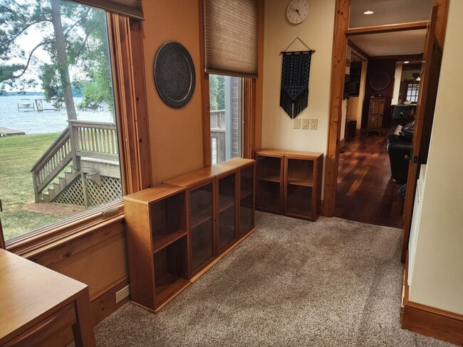 Building Photo - Fully Furnished Lakefront Home