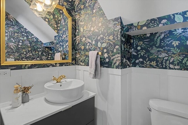 Building Photo - 136 E Jackson St