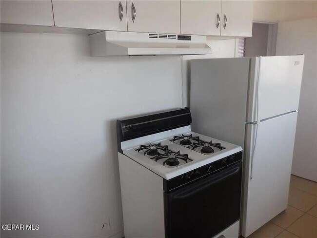 Building Photo - 814 W Yandell Dr