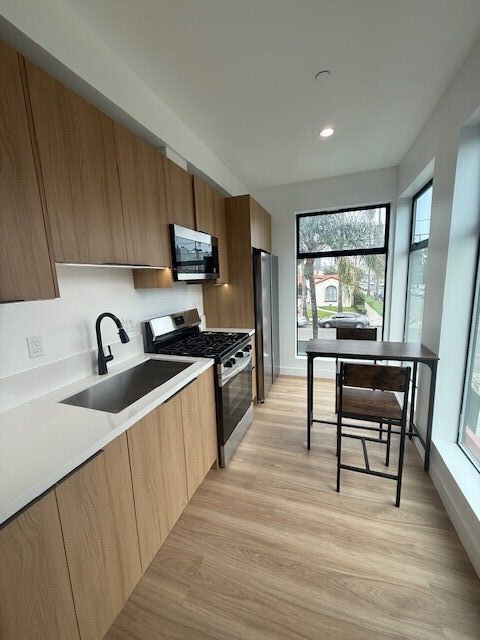 Building Photo - 1200 W 37th Dr