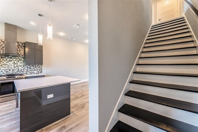 Building Photo - 1417 Kramer Ln