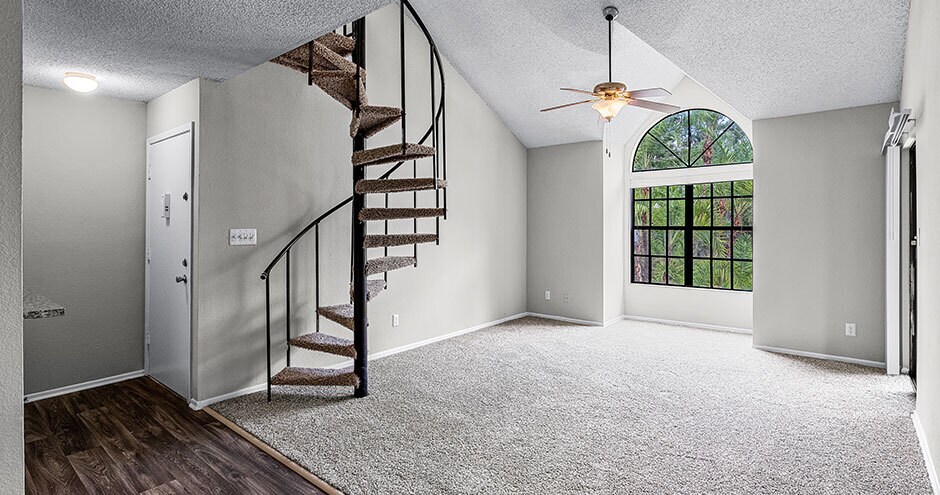 Building Photo - The Oaks of Woodland Park Apartments