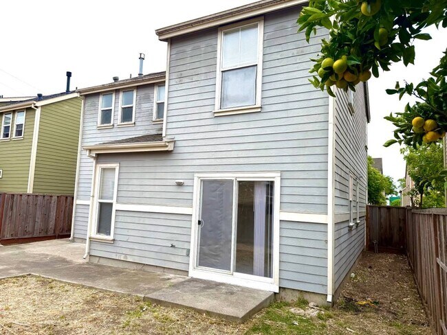 Building Photo - Freshly Painted w/ New Carpets 3 Bedroom, 2 Bath With Attached Garage