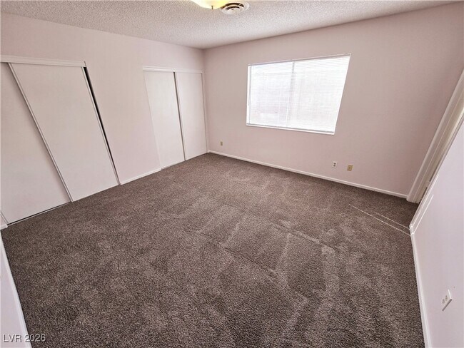 Building Photo - 1108 Meadbrook St