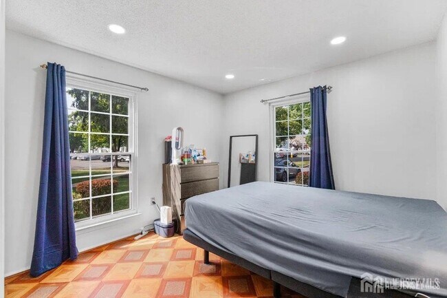 Building Photo - 251 Kempsey Dr