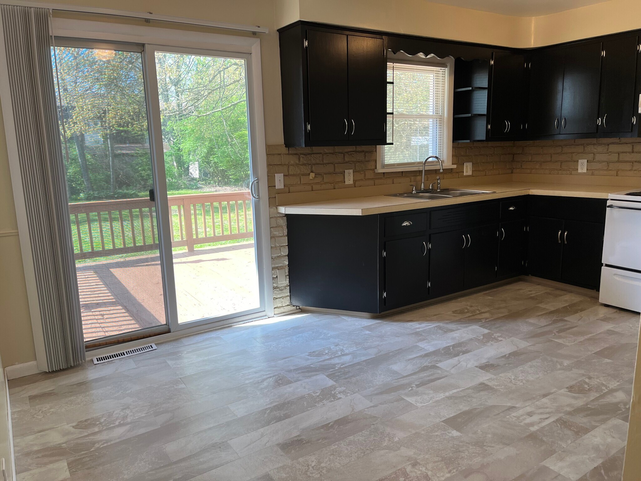 Building Photo - 695 Afton Ave