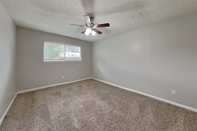 Building Photo - 14227 Bella Dr