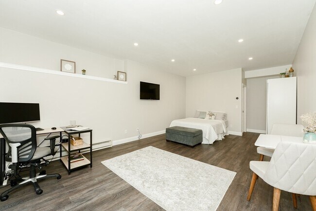 Building Photo - 18 Cleary Cir