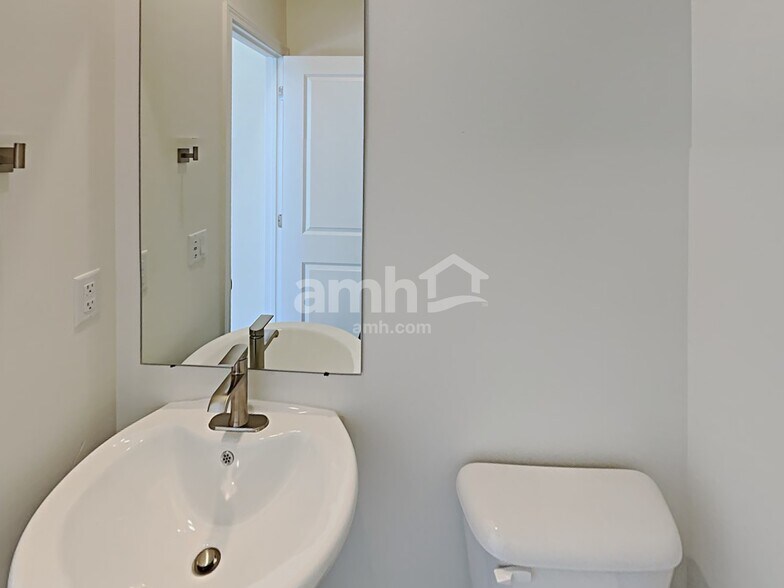 Building Photo - 6056 W South Jordan Pky