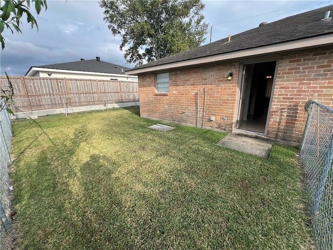 Building Photo - 2222 Bartolo St