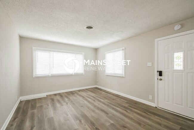 Building Photo - 2 Bedroom Pet-Friendly Home in Indianapolis, IN with Main Street Renewal