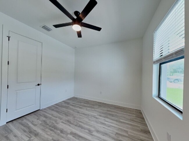 Building Photo - 26473 Explorer Rd