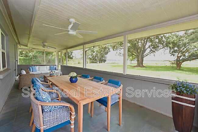 Building Photo - 561 Lake Bonny Dr E