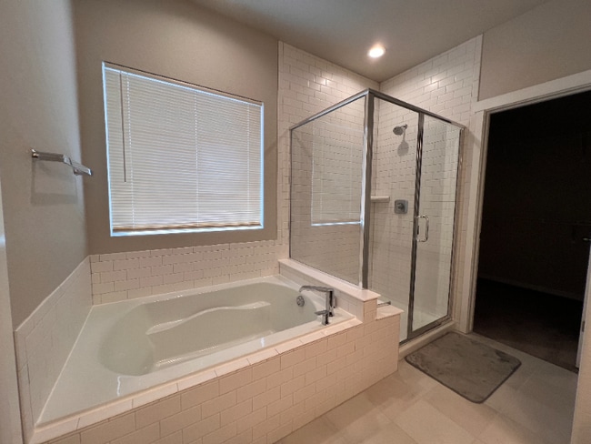 Building Photo - 3891 Ivy Hill Dr