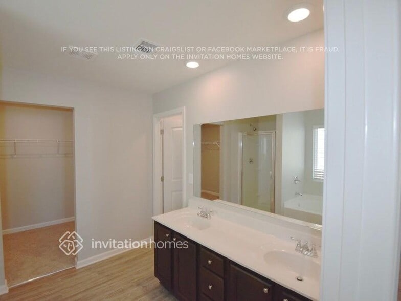 Building Photo - 4937 Fawnwood Dr