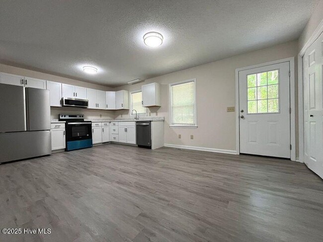 Building Photo - 900 Heather Trail