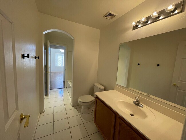 Building Photo - Charming Corner Lot - 4 Bedroom/ 2 Bathroom