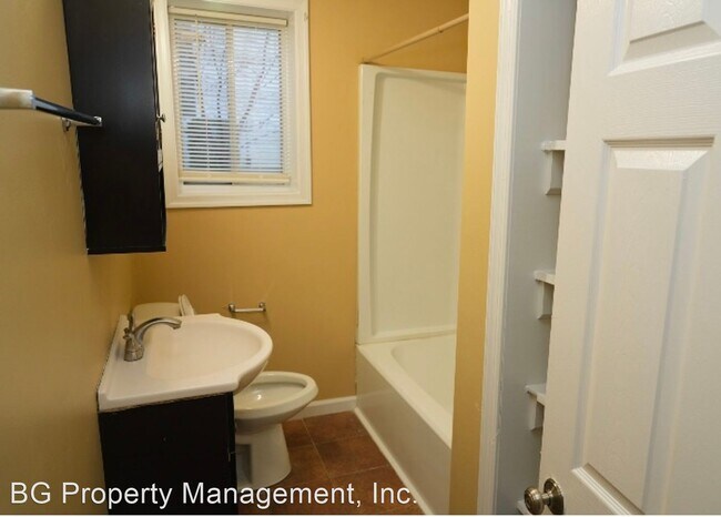 Building Photo - 2 br, 1 bath House - 6414 Fairdel Avenue A...