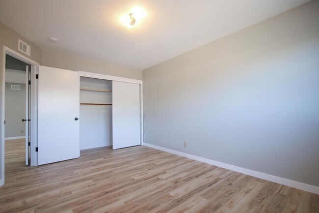 Building Photo - 577 S Eden Ave