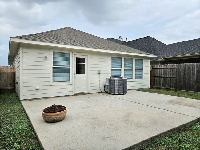 Building Photo - 8827 Windfern Trace Dr