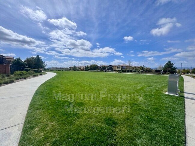 Building Photo - 38572 Rosegate Pl