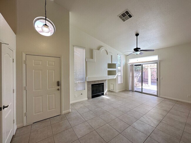 Building Photo - PLATEAU