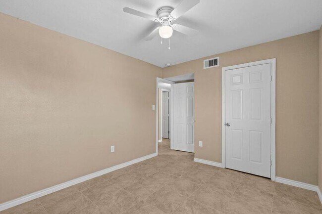 Building Photo - 2802 Sealy Ave