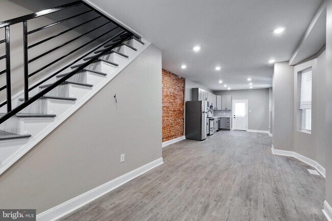 Building Photo - 6205 Elmwood Ave