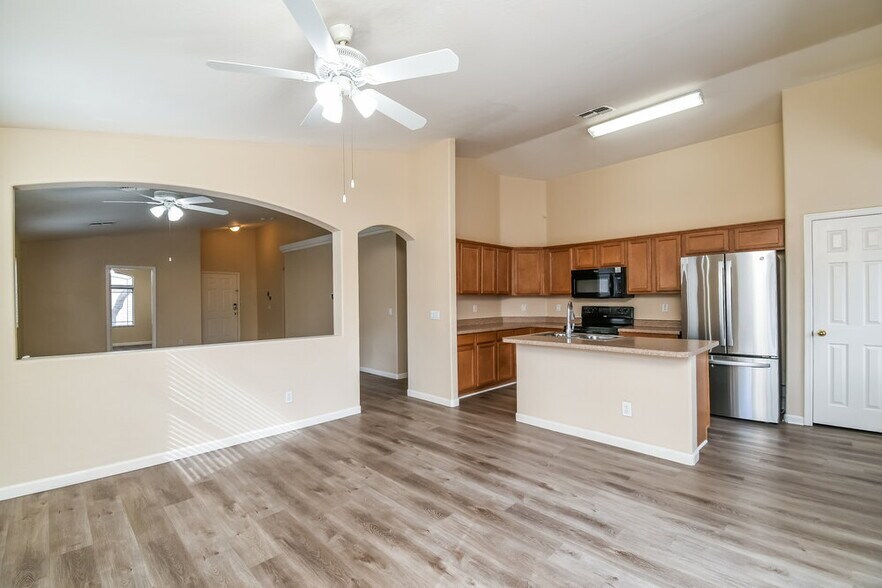 Building Photo - 5509 S 34th Ave