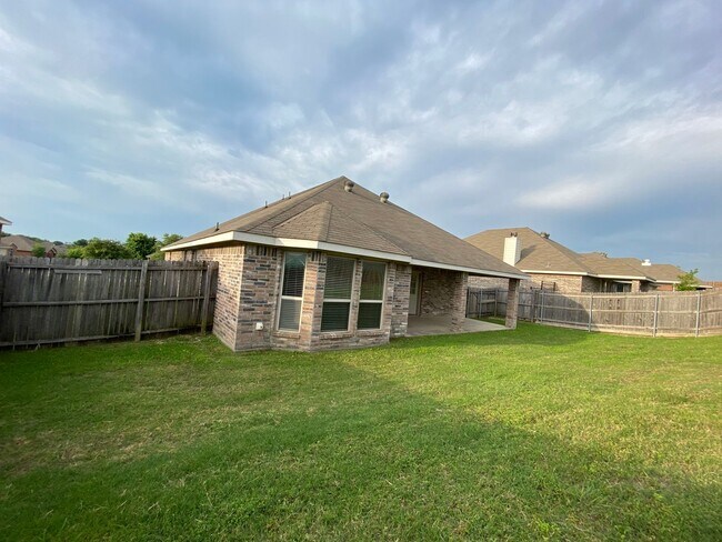 Building Photo - AVAILABLE NOW - 4 BEDROOM 2 BATH HOME IN B...