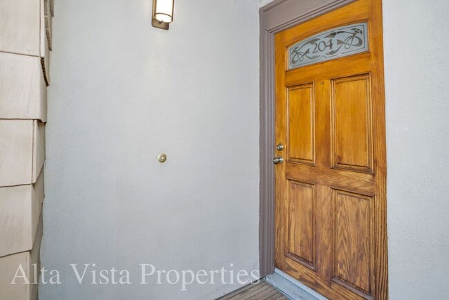Building Photo - Villa La Jolla Dr 8840-204
