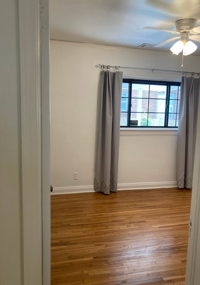 Building Photo - 204 Montclair Ave