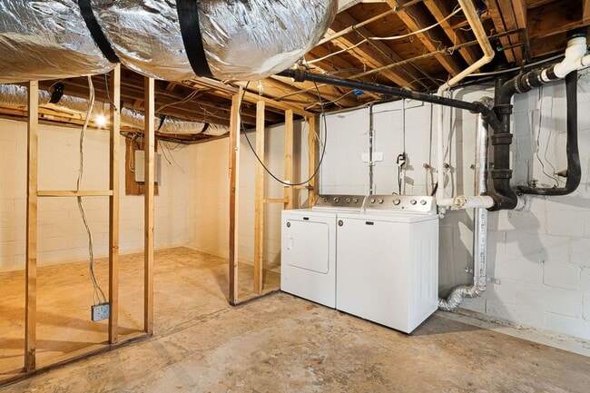 Building Photo - Sunny 2-Bedroom Home with Fenced-In Yard a...