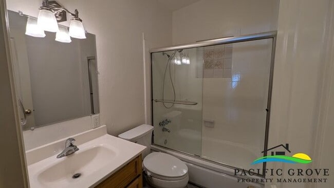 Building Photo - Bright and Cozy 3 Bedroom Home In Pacific Grove