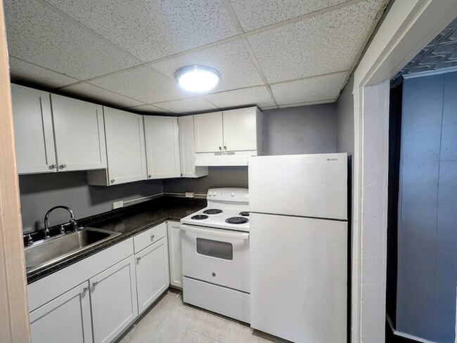 Building Photo - 13-15 Walnut Street Unit 3