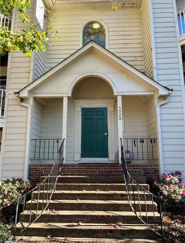 Building Photo - 5928 W Friendly Ave