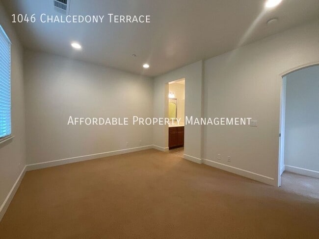 Building Photo - 1046 Chalcedony Terrace