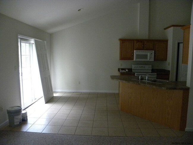 Building Photo - 2 Red Maple Ln