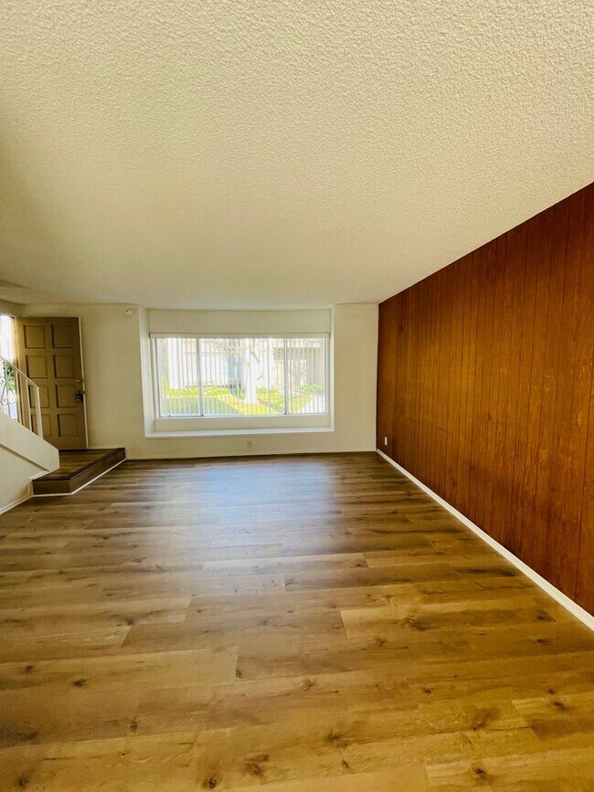 Building Photo - Renovated 3-bedroom townhouse in Todd Ranch with garage and spacious yard
