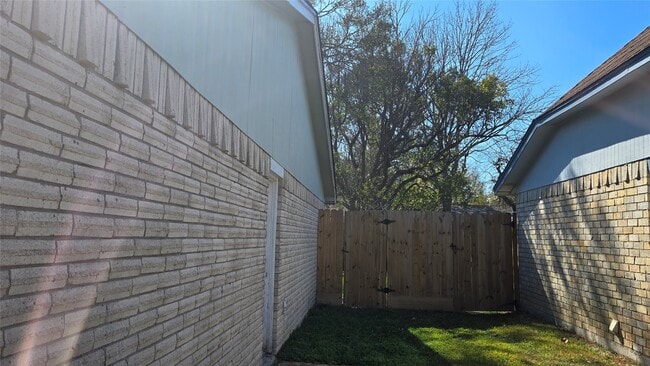 Building Photo - 6125 Brookdale Dr