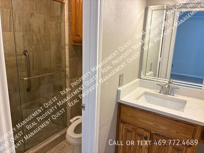 Building Photo - 410 Peacock Cir